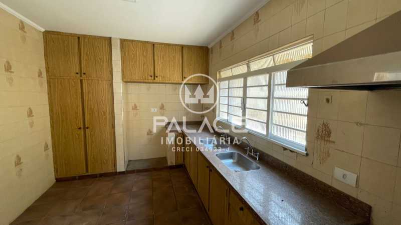 Casa Comercial para alugar com 4 quartos, 369m² - Foto 24