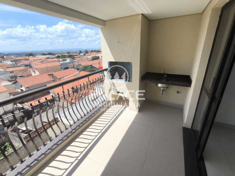 Apartamento à venda com 3 quartos, 98m² - Foto 1