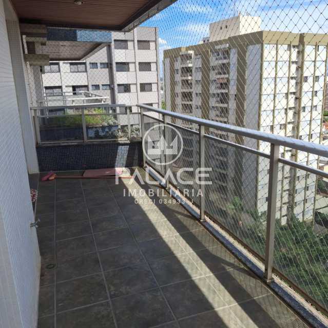 Apartamento à venda com 3 quartos, 178m² - Foto 2