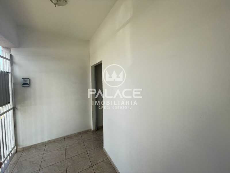 Casa Comercial para alugar com 4 quartos, 100m² - Foto 2