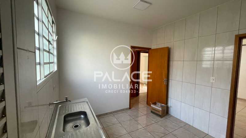 Casa Comercial para alugar com 4 quartos, 100m² - Foto 13