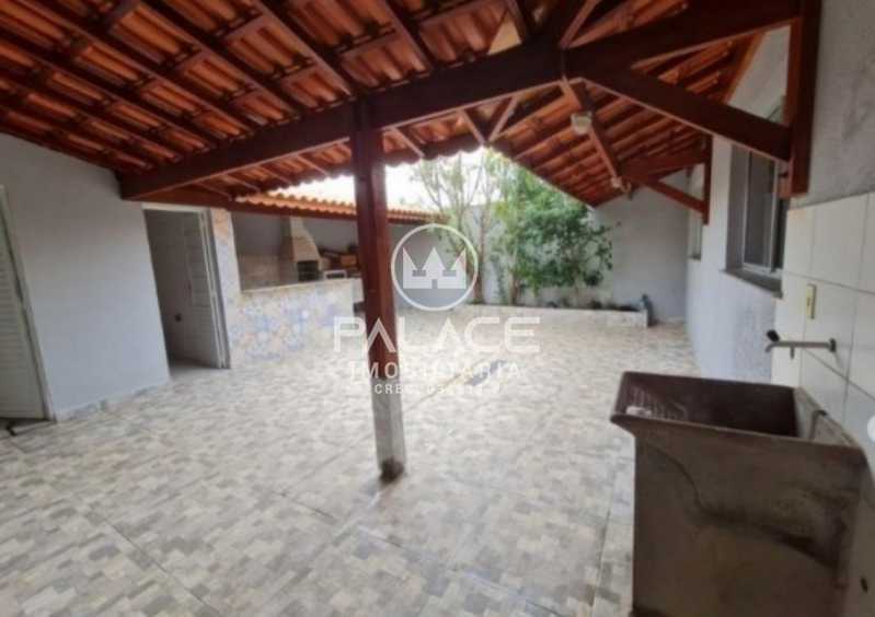 Casa à venda com 2 quartos, 140m² - Foto 2