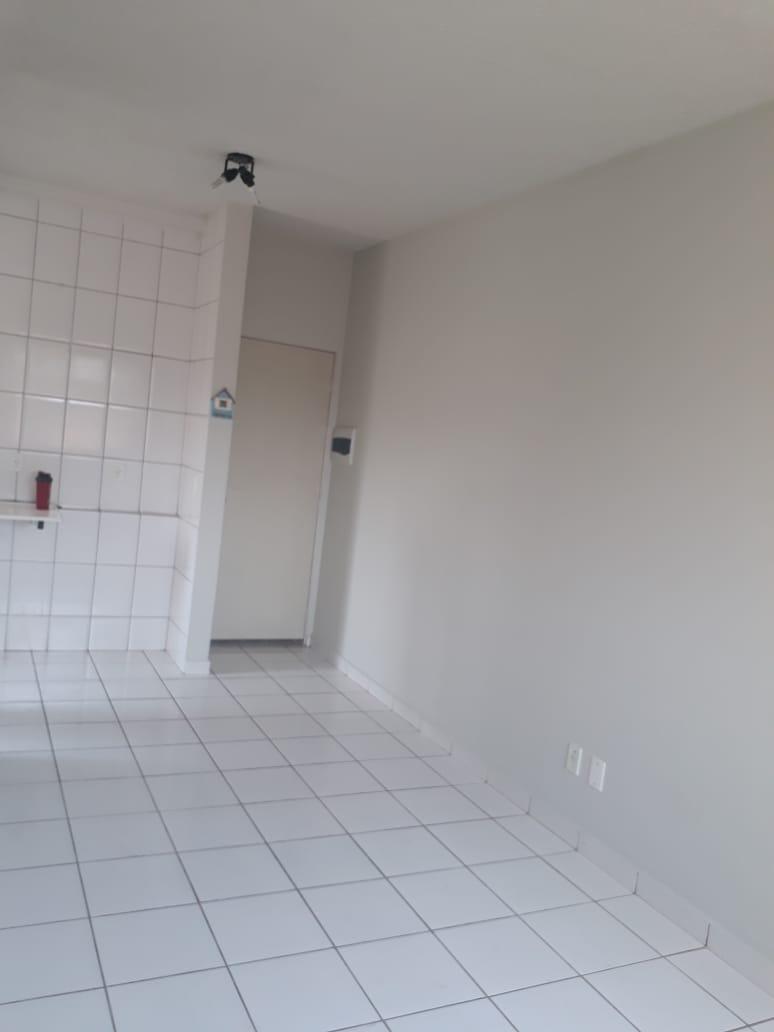 Apartamento à venda com 2 quartos, 65m² - Foto 3