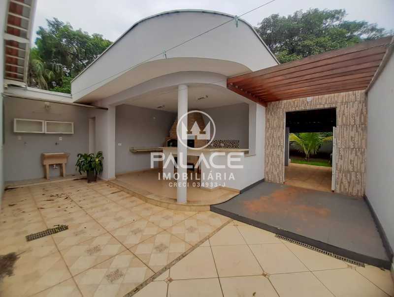 Casa para alugar com 3 quartos, 243m² - Foto 1