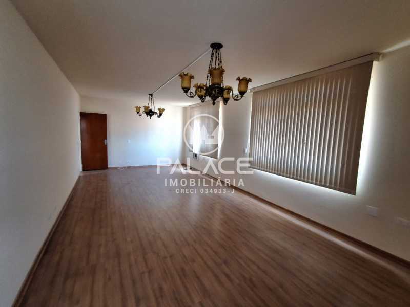 Apartamento à venda com 3 quartos, 160m² - Foto 2