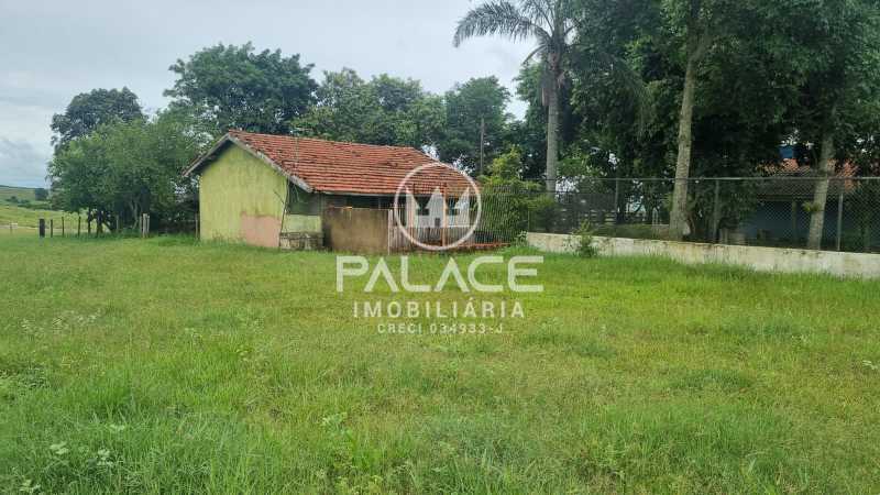 Fazenda à venda com 3 quartos, 400m² - Foto 2