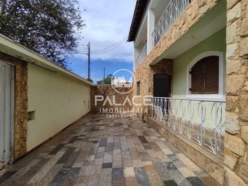 Casa à venda e aluguel com 6 quartos, 376m² - Foto 2