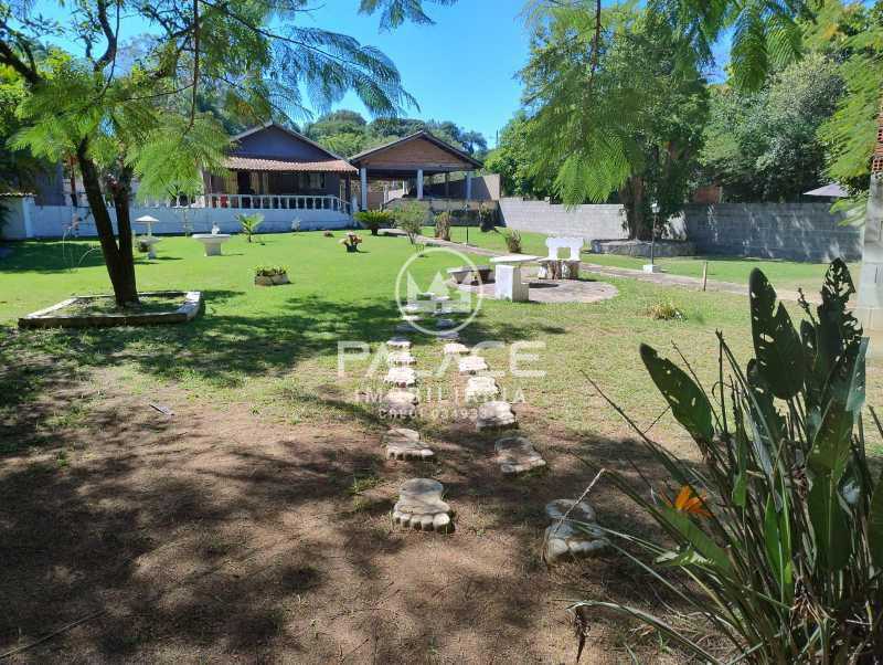 Chácara à venda com 3 quartos, 239m² - Foto 1
