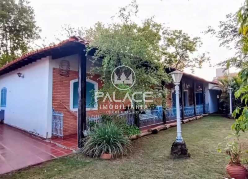 Casa à venda com 3 quartos, 334m² - Foto 1