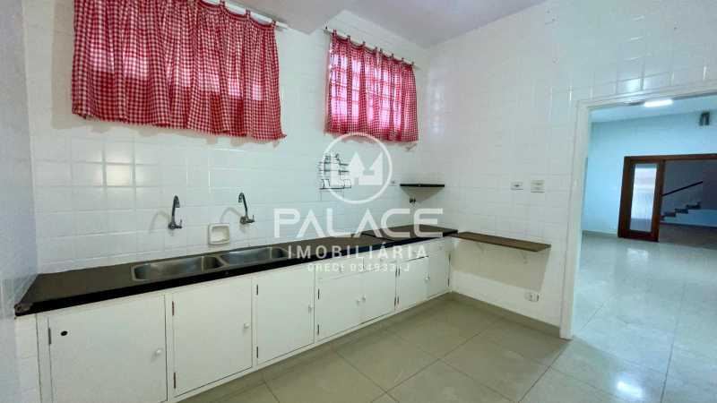 Casa Comercial para alugar com 4 quartos, 180m² - Foto 7
