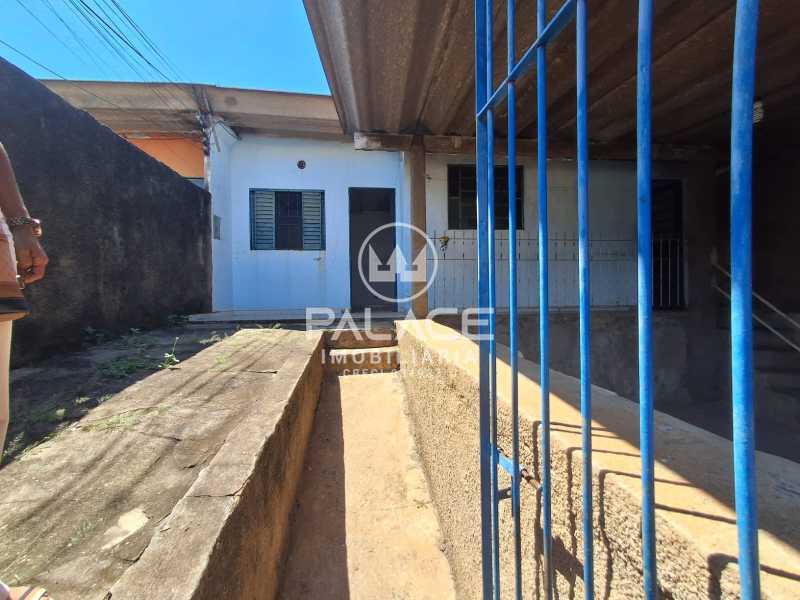 Casa à venda com 2 quartos, 100m² - Foto 2