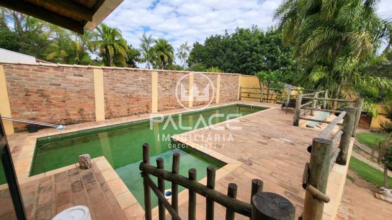 Chácara à venda com 4 quartos, 230m² - Foto 1