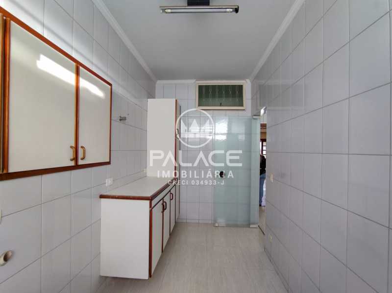 Casa à venda e aluguel com 3 quartos, 210m² - Foto 28