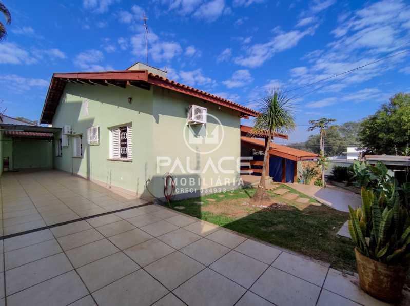 Casa à venda e aluguel com 3 quartos, 210m² - Foto 3