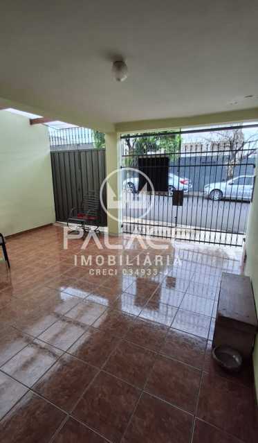 Casa à venda com 2 quartos, 125m² - Foto 1