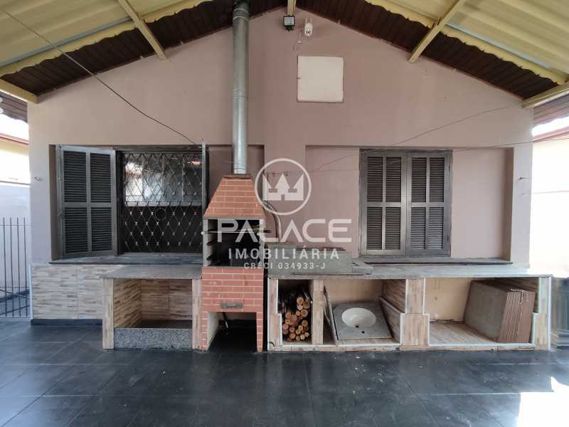 Casa para alugar com 4 quartos, 200m² - Foto 1