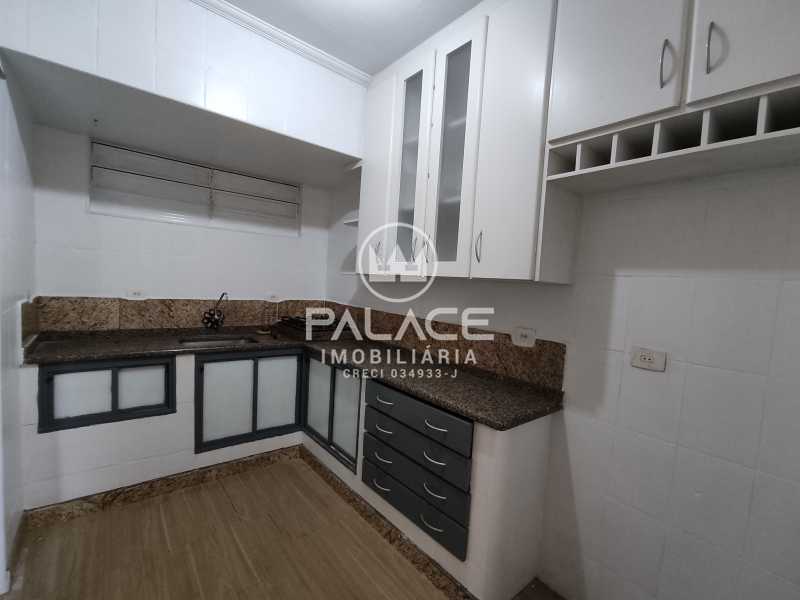 Casa para alugar com 4 quartos, 200m² - Foto 17