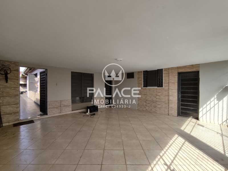 Casa para alugar com 4 quartos, 200m² - Foto 2