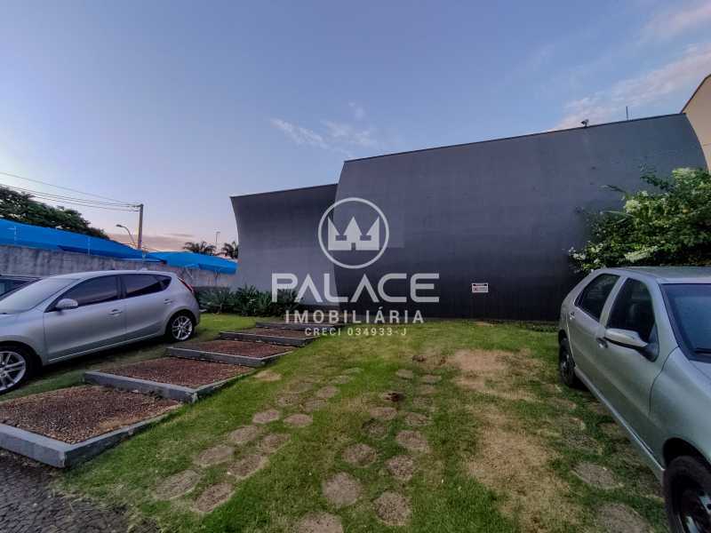 Casa para alugar com 3 quartos, 325m² - Foto 1