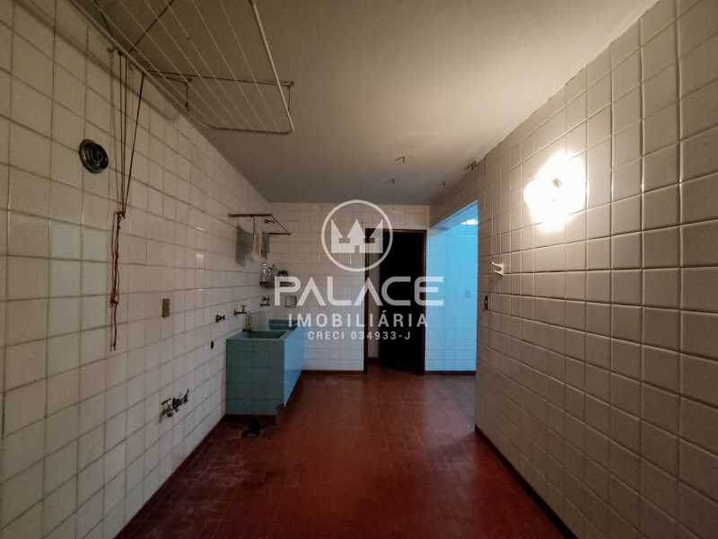 Casa para alugar com 3 quartos, 325m² - Foto 28