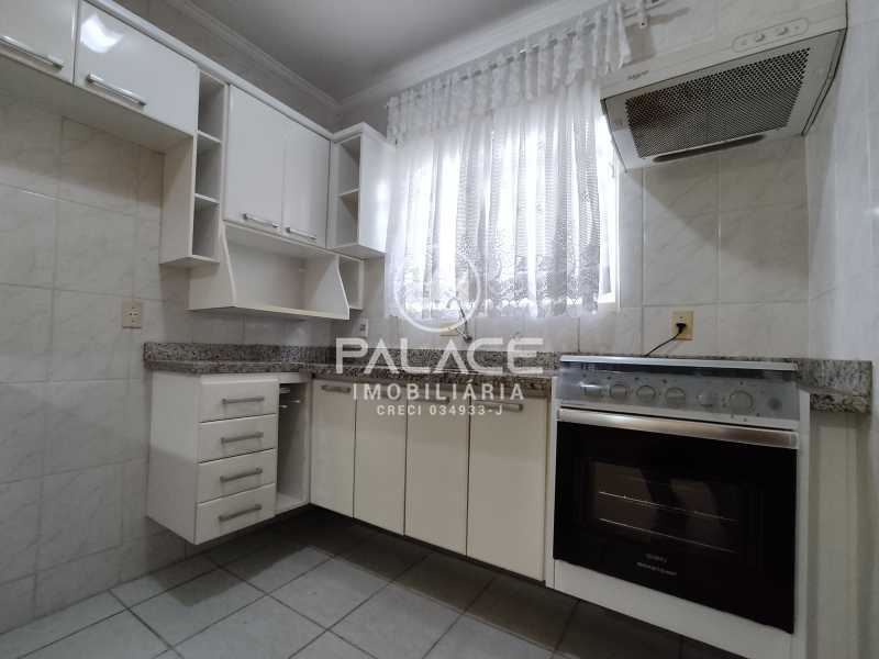 Casa para alugar com 2 quartos, 105m² - Foto 12