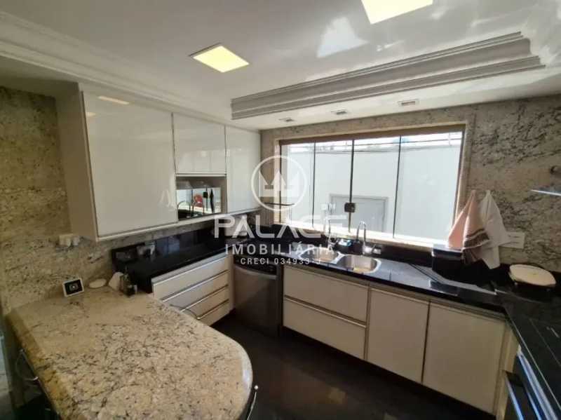 Casa à venda com 3 quartos, 374m² - Foto 17