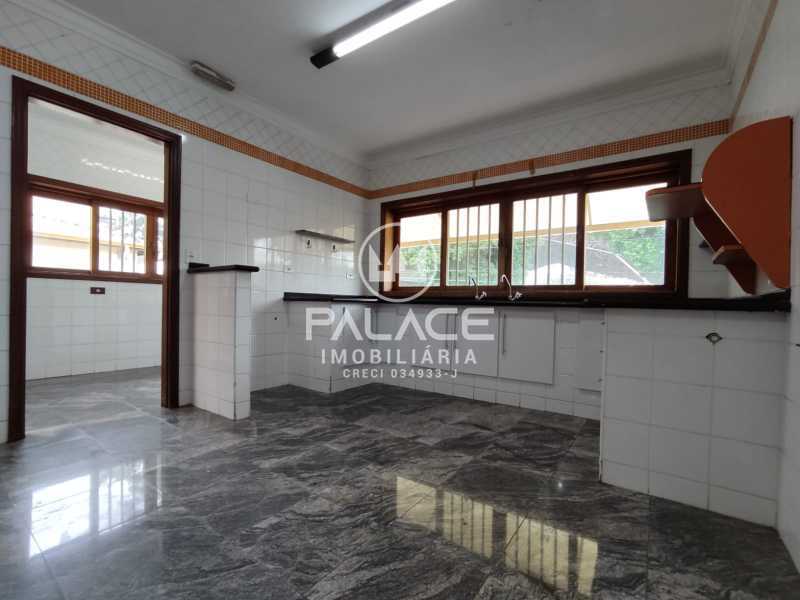 Casa para alugar com 3 quartos, 219m² - Foto 16