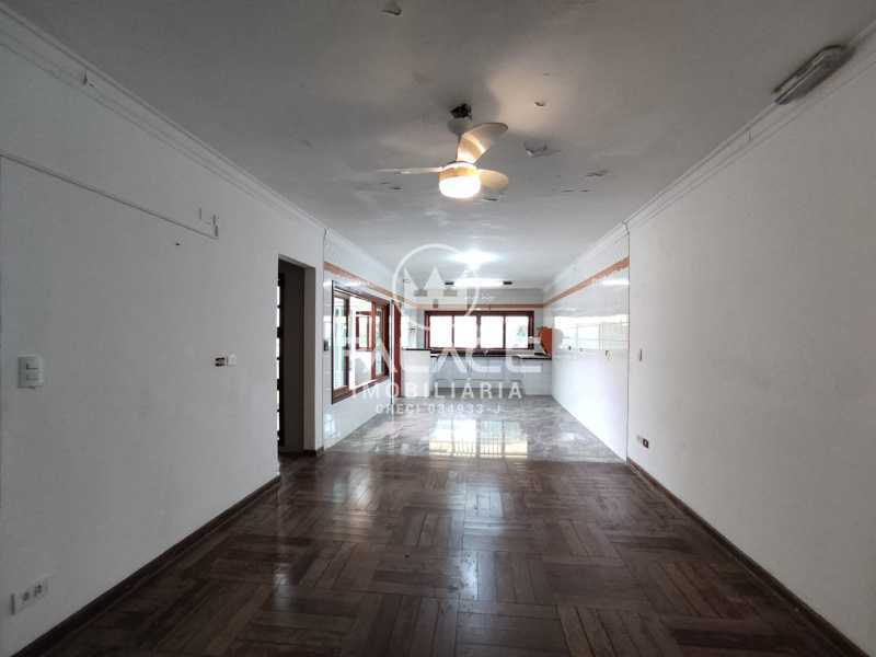 Casa para alugar com 3 quartos, 219m² - Foto 14