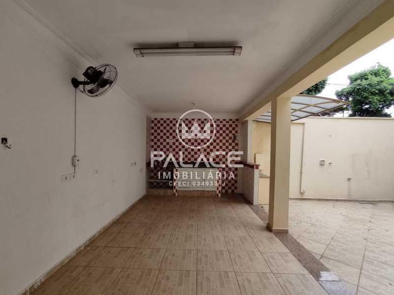 Casa para alugar com 3 quartos, 219m² - Foto 3