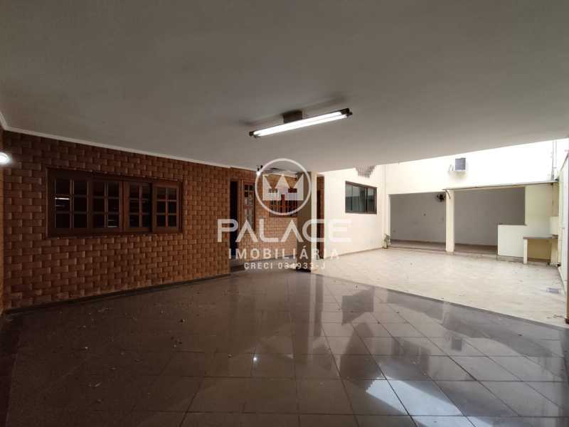 Casa para alugar com 3 quartos, 219m² - Foto 2