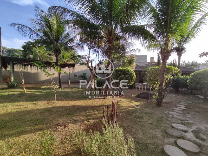 Casa à venda e aluguel com 1 quarto, 107m² - Foto 1