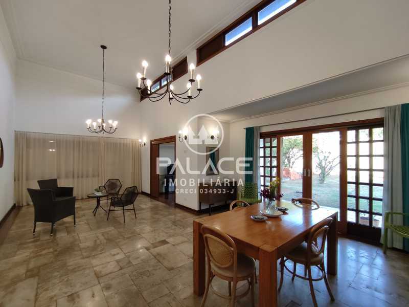 Casa à venda e aluguel com 3 quartos, 241m² - Foto 1