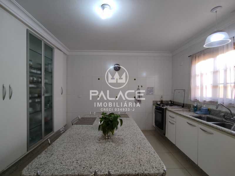 Casa à venda e aluguel com 3 quartos, 241m² - Foto 23