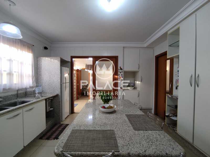 Casa à venda e aluguel com 3 quartos, 241m² - Foto 24