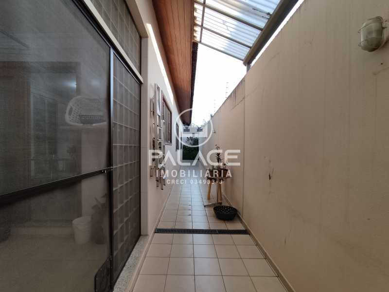 Casa à venda e aluguel com 3 quartos, 241m² - Foto 28