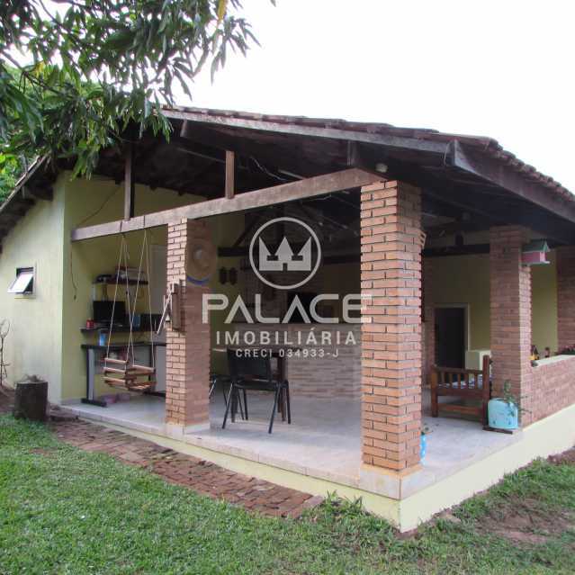 Chácara à venda com 6 quartos, 416m² - Foto 1