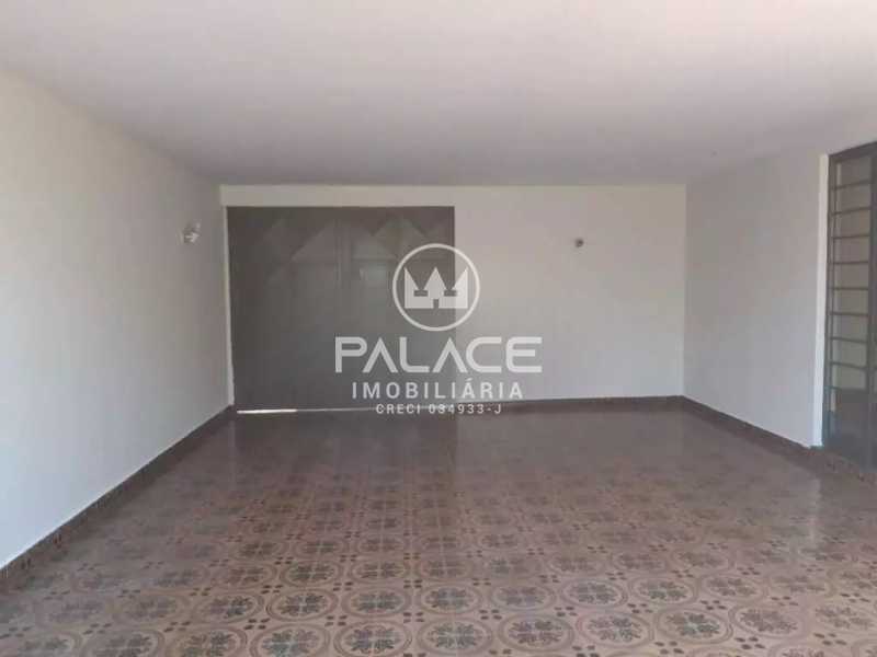 Casa à venda com 3 quartos, 200m² - Foto 2