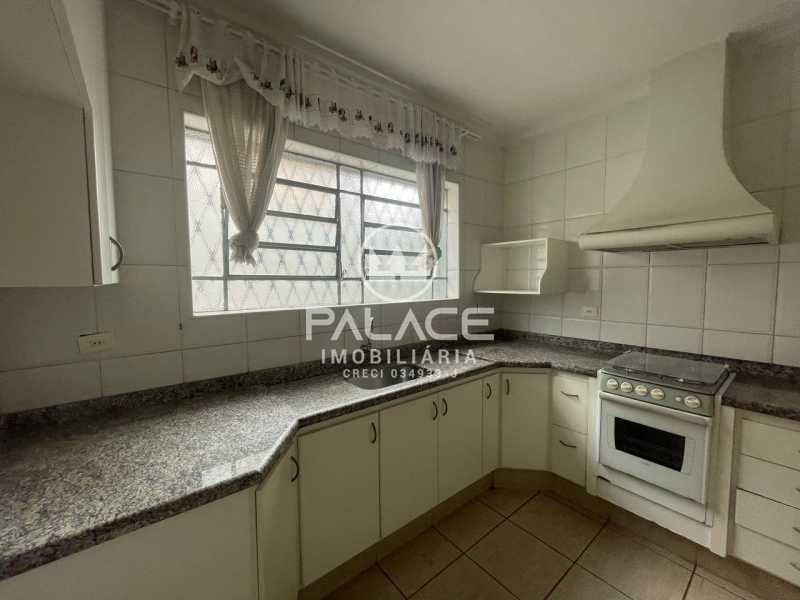 Casa para alugar com 4 quartos, 245m² - Foto 15