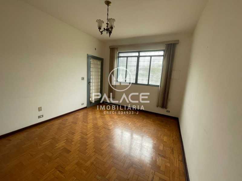 Casa para alugar com 4 quartos, 245m² - Foto 1