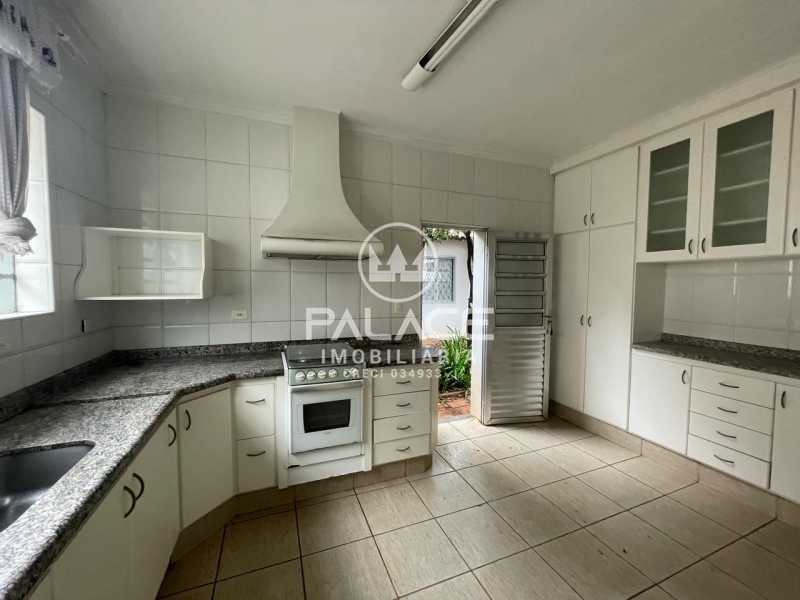 Casa para alugar com 4 quartos, 245m² - Foto 16
