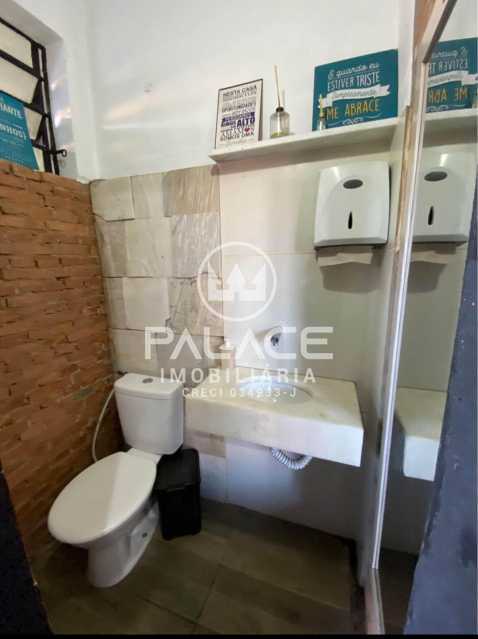 Casa Comercial à venda com 3 quartos, 305m² - Foto 8