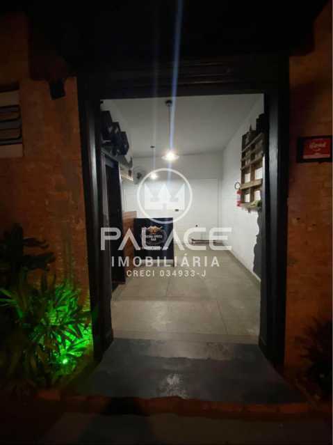 Casa Comercial à venda com 3 quartos, 305m² - Foto 4