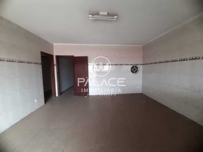 Casa Comercial à venda com 3 quartos, 305m² - Foto 18