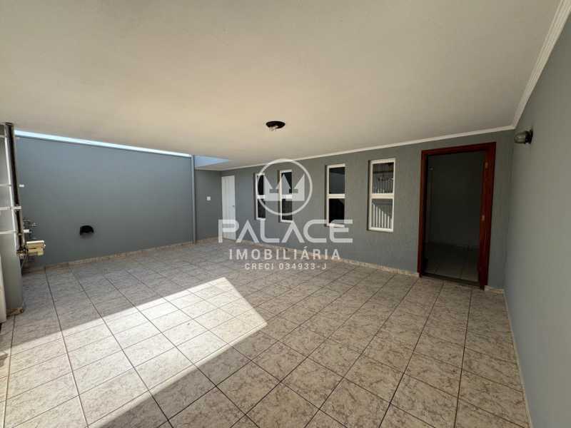 Casa à venda com 3 quartos, 159m² - Foto 1