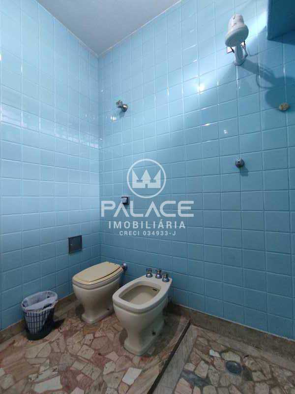 Casa Comercial para alugar com 2 quartos, 166m² - Foto 11