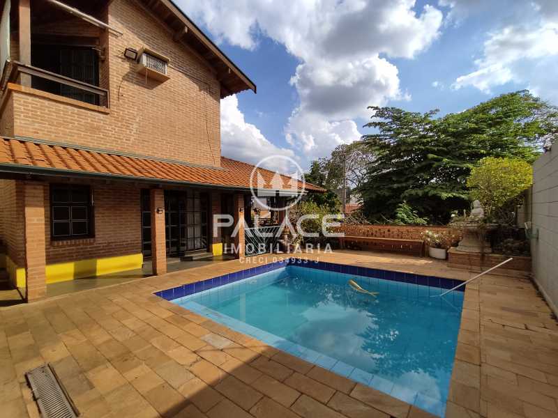 Casa à venda com 4 quartos, 453m² - Foto 1