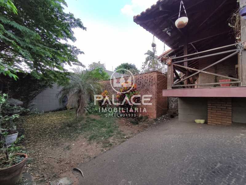 Casa à venda com 4 quartos, 453m² - Foto 2