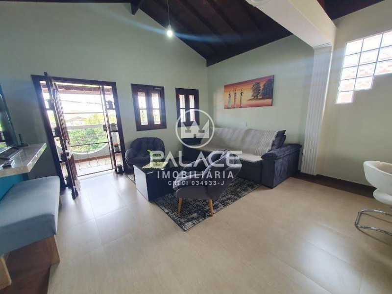 Casa à venda com 2 quartos, 125m² - Foto 2