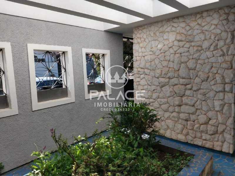 Casa à venda com 4 quartos, 250m² - Foto 1