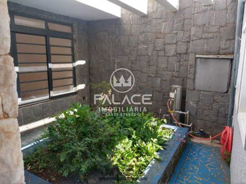 Casa à venda com 4 quartos, 250m² - Foto 2